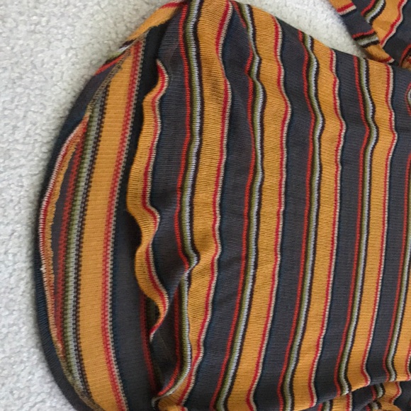 A warm colored sweater - Picture 3 of 3